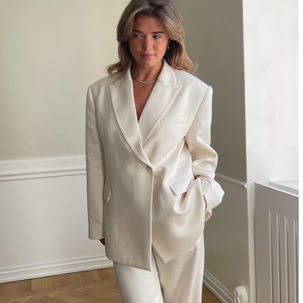 Djerf Avenue Cream Oversized Blazer - BRAND NEW